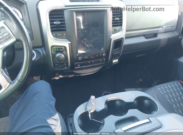 1C6RR7TT1JS157593 2018 RAM 1500 Черный Вид панели приборов