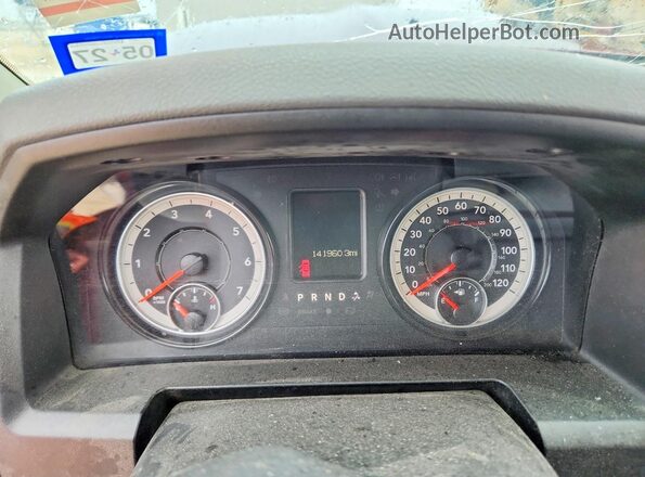 1C6RR7TT1LS101074 2020 RAM 1500 Maroon Սարքավորումների վահանակի տեսք