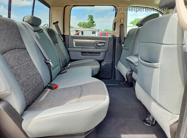 1C6RR7TT3KS530621 2019 RAM 1500 Gray Вид задніх сидінь