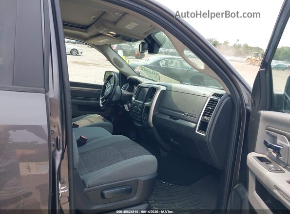 1C6RR7TT5JS256112 2018 RAM 1500 Gray Вид салону спереду