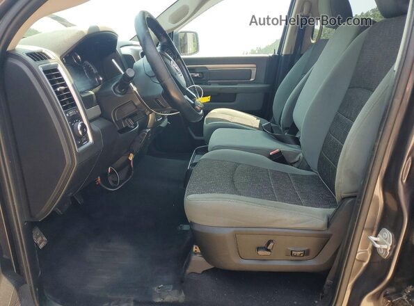 1C6RR7TT7KS596802 2019 RAM 1500 Gray Widok wnętrza z przodu