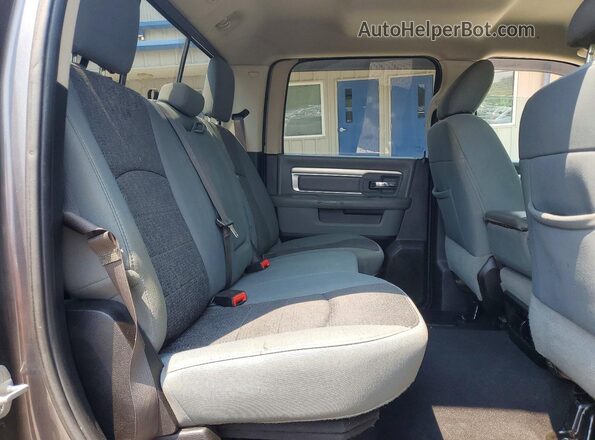1C6RR7TT7KS596802 2019 RAM 1500 Gray Widok tylnych siedzeń