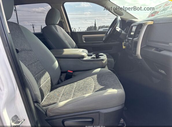 1C6RR7TT9KS522023 2019 RAM 1500 CLASSIC  Widok wnętrza z przodu
