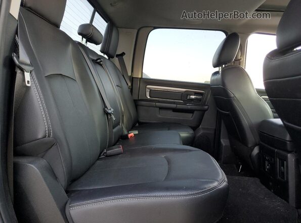 1C6RR7UT3JS197656 2018 RAM 1500 Черный 