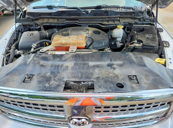 1C6RR7VM3JS258379 2018 RAM 1500 Silver Вид задньої частини салону