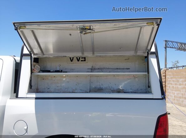 1C6RR7XT2JS315045 2018 RAM 1500 White 360 interior view