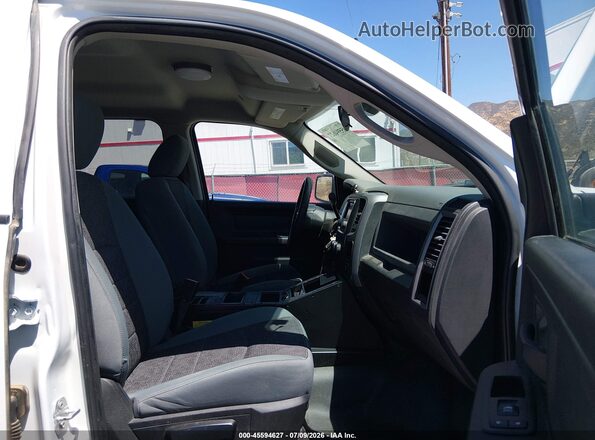 1C6RR7XT3HS807190 2017 RAM 1500 Белый Вид салона спереди