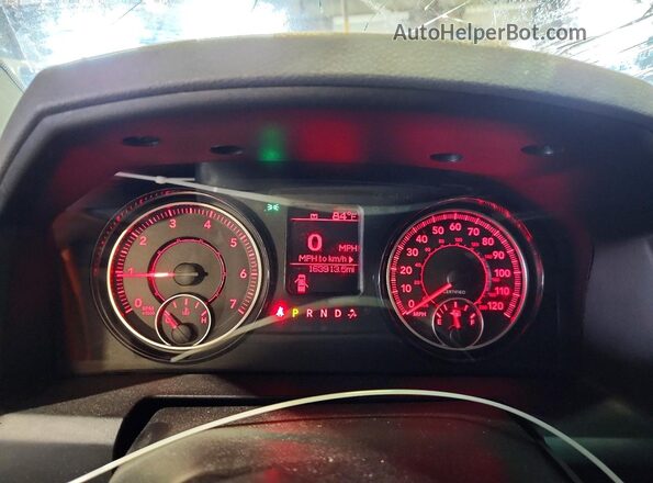 1C6RR7XT3JS187317 2018 RAM 1500 Silver ხელსაწყოთა პანელის ხედი