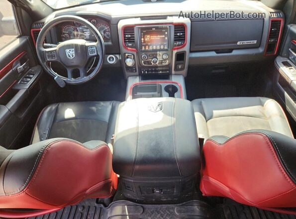 1C6RR7YT0GS106152 2016 RAM 1500 Серебряный Вид панели приборов