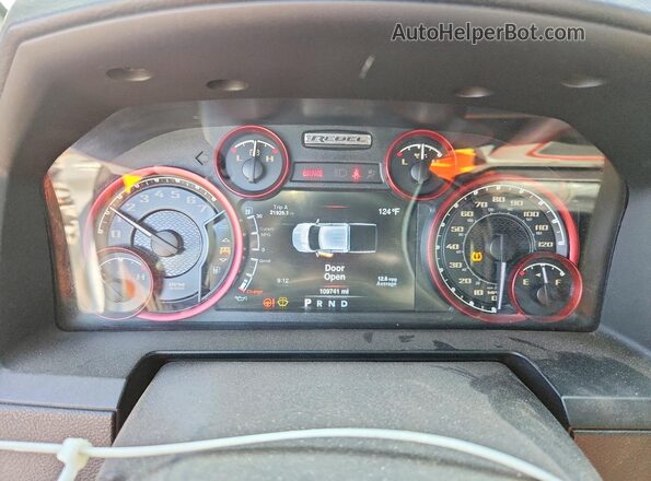 1C6RR7YT0GS106152 2016 RAM 1500 Серебряный Вид щитка приборов