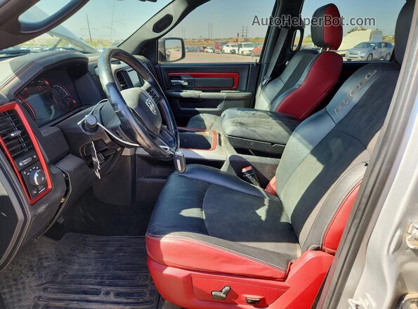 1C6RR7YT0GS106152 2016 RAM 1500 Серебряный Вид салона спереди