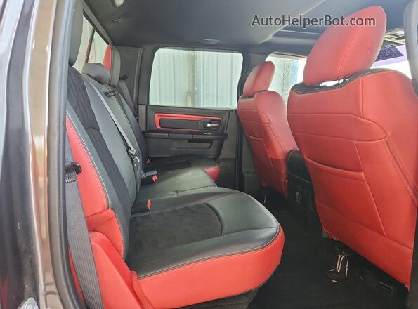 1C6RR7YT2HS588561 2017 RAM 1500 Gray Widok tylnych siedzeń