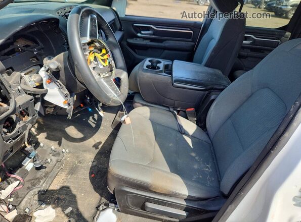 1C6RREBG9RN164360 2024 RAM 1500 White Front interior view