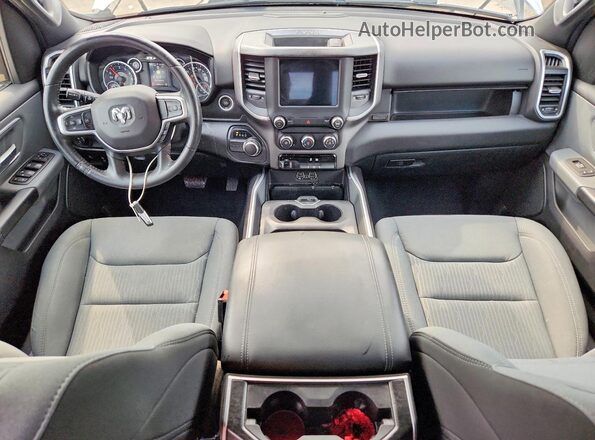 1C6RREBT3MN709832 2021 RAM 1500 White Вид панелі приладів