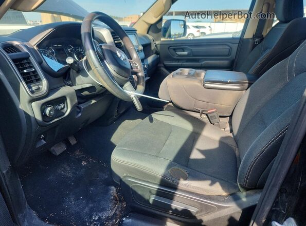 1C6RRECT1KN612186 2019 RAM 1500 Черный Вид салона спереди