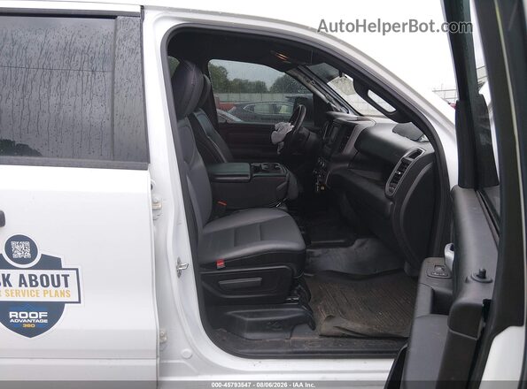 1C6RRECT2PN633300 2023 RAM 1500 Белый Вид салона спереди