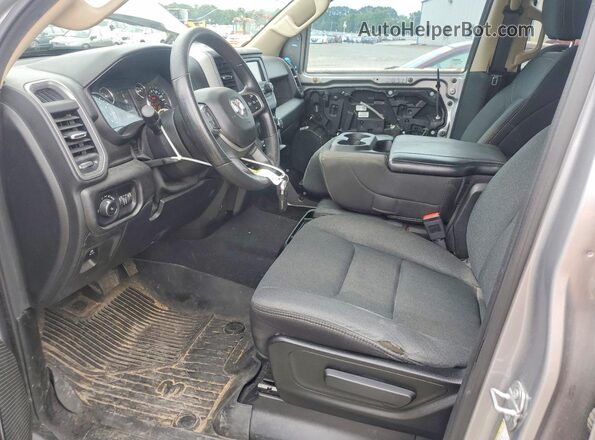 1C6RRECT6KN625158 2019 RAM 1500 Серый Вид салона спереди