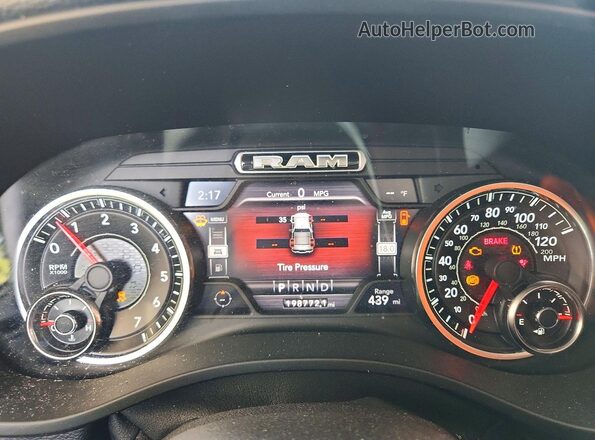 1C6RREDT2LN121142 2020 RAM 1500 Black Widok zestawu wskaźników