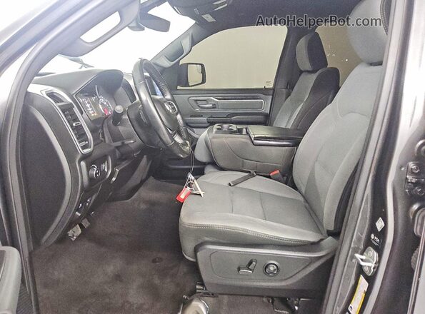 1C6RREFG5MN631826 2021 RAM 1500 Gray წინა სალონის ხედი