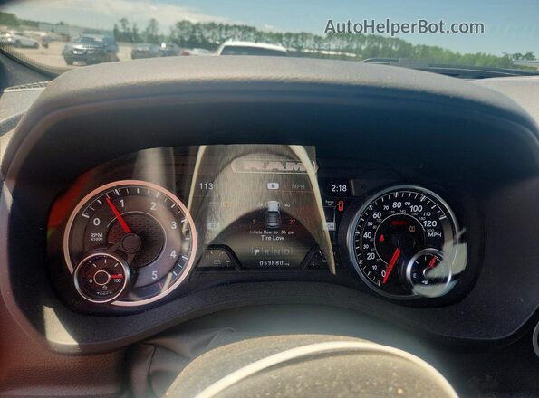 1C6RREFM4NN452278 2022 RAM 1500 Red Սարքավորումների վահանակի տեսք