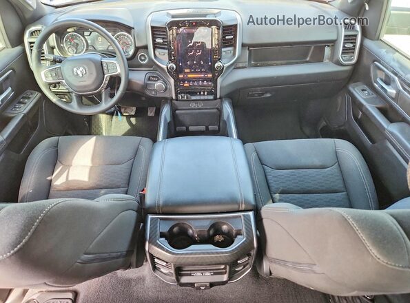 1C6RREFP5SN611525 2025 RAM 1500 Black Вид панелі приладів