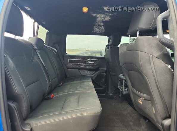 1C6RREFP8SN718116 2025 RAM 1500 Blue Vista de los asientos traseros