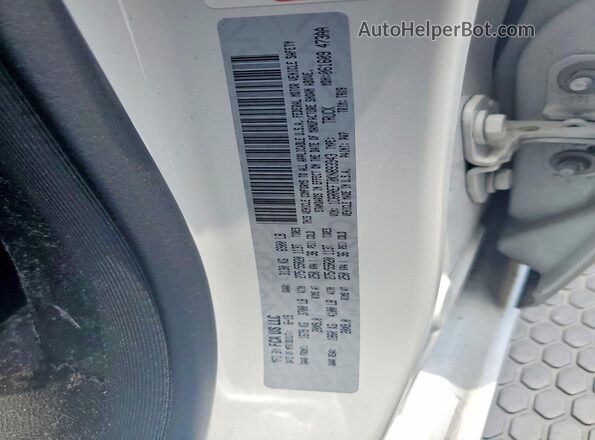 1C6RREFT0KN893943 2019 RAM 1500 White Vista del compartimento del motor