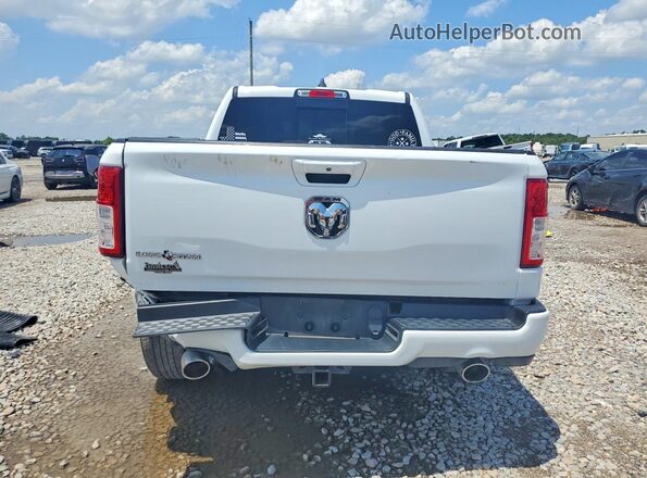 1C6RREFT0KN893943 2019 RAM 1500 White Vista trasera