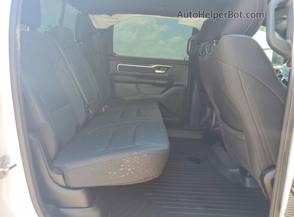 1C6RREFT0KN893943 2019 RAM 1500 White Vista de los asientos traseros