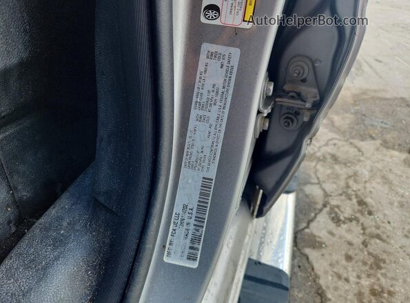 1C6RREFT3NN114202 2022 RAM 1500 Silver Engine compartment view