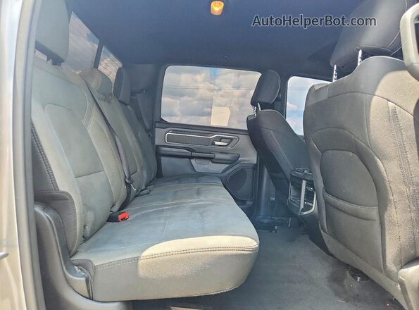 1C6RREFT3NN114202 2022 RAM 1500 Silver Rear seats view