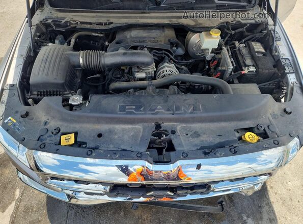 1C6RREFT3NN114202 2022 RAM 1500 Silver Rear interior view
