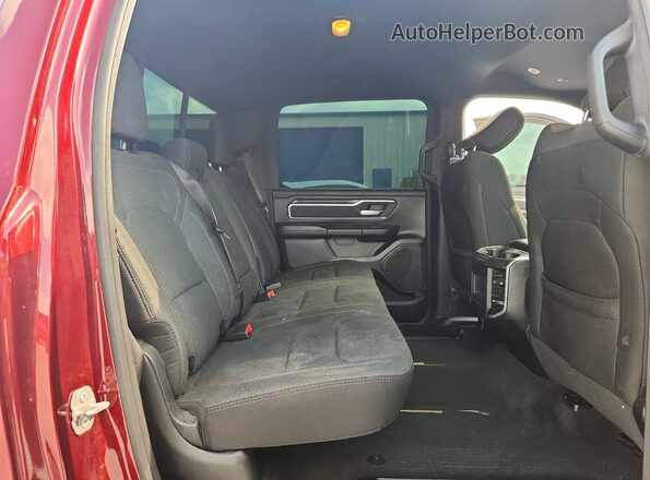 1C6RREFT5LN237965 2020 RAM 1500 Красный Вид задних сидений