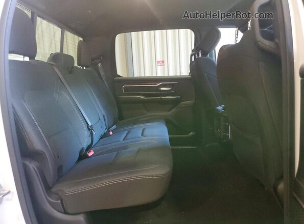 1C6RREFT6KN581917 2019 RAM 1500 White Widok tylnych siedzeń