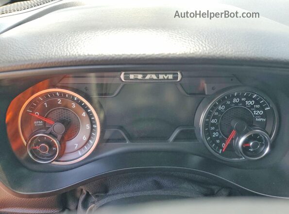 1C6RREFT7LN185867 2020 RAM 1500 Gray Instrument cluster view