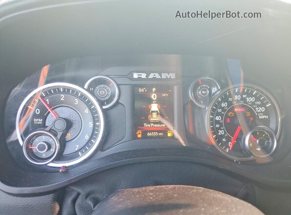 1C6RREFTXMN706050 2021 RAM 1500 Black ხელსაწყოთა პანელის ხედი