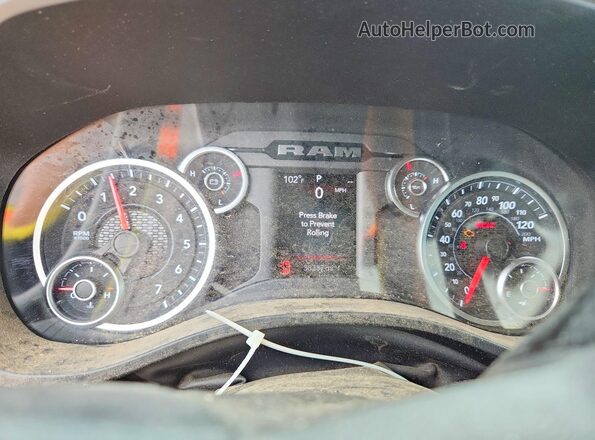 1C6RREGP6SN756393 2025 RAM 1500 White Widok zestawu wskaźników