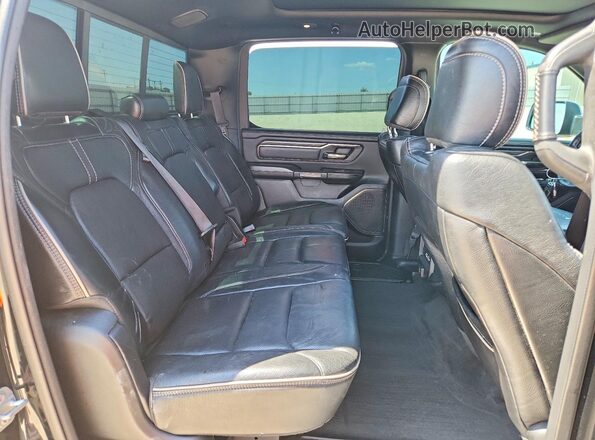 1C6RREHT5KN894020 2019 RAM 1500 Black Widok tylnych siedzeń