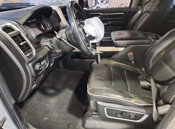 1C6RREJT3KN738438 2019 RAM 1500 Silver წინა სალონის ხედი