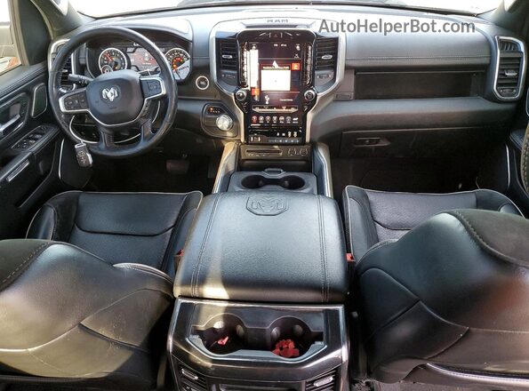 1C6RREJT3KN821979 2019 RAM 1500 Черный Вид панели приборов