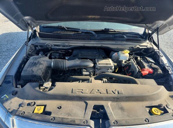 1C6RREJT3MN673822 2021 RAM 1500 Gray Rear interior view