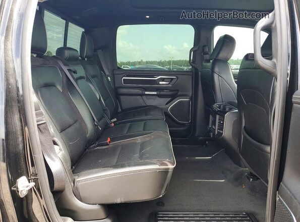 1C6RREJT4NN124969 2022 RAM 1500 Black Rear interior view