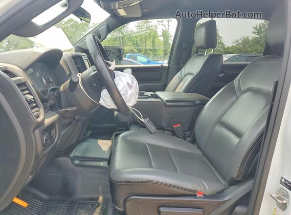 1C6RRENG9NN382241 2022 RAM 1500 Белый Вид салона спереди