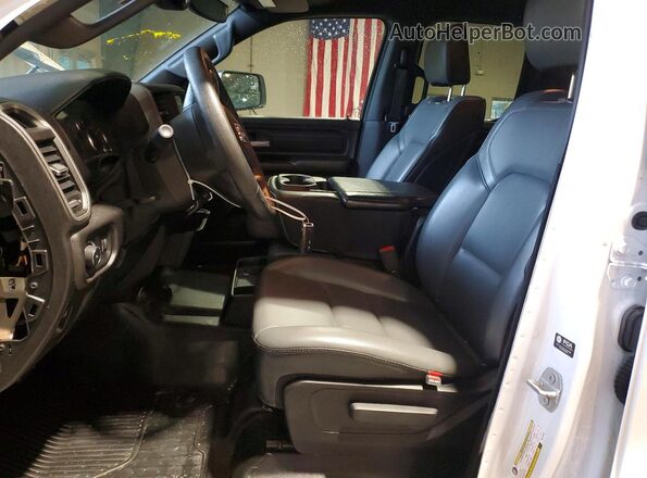 1C6RRFCG1MN737880 2021 RAM 1500 White Vista interior delantera