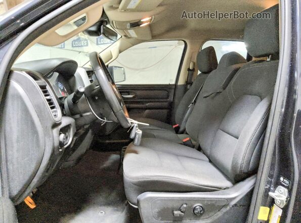 1C6RRFCG2MN714284 2021 RAM 1500 Black Widok wnętrza z przodu
