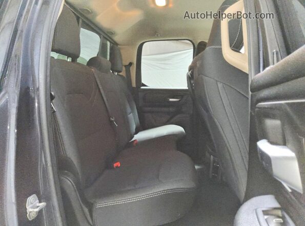1C6RRFCG2MN714284 2021 RAM 1500 Black Widok tylnych siedzeń