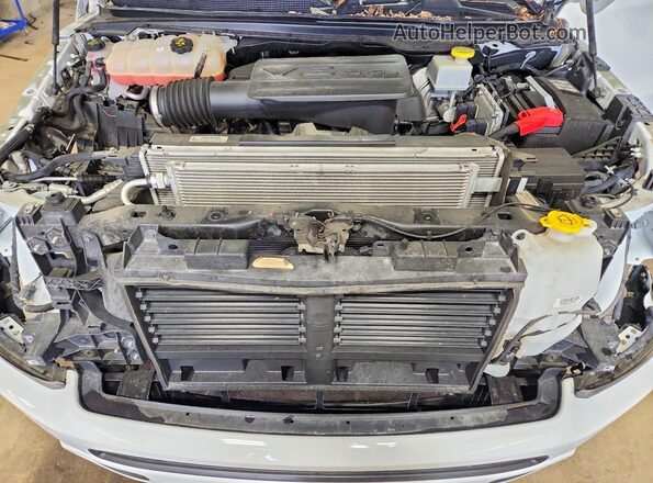 1C6RRFFG0NN239344 2022 RAM 1500 White უკანა სალონის ხედი