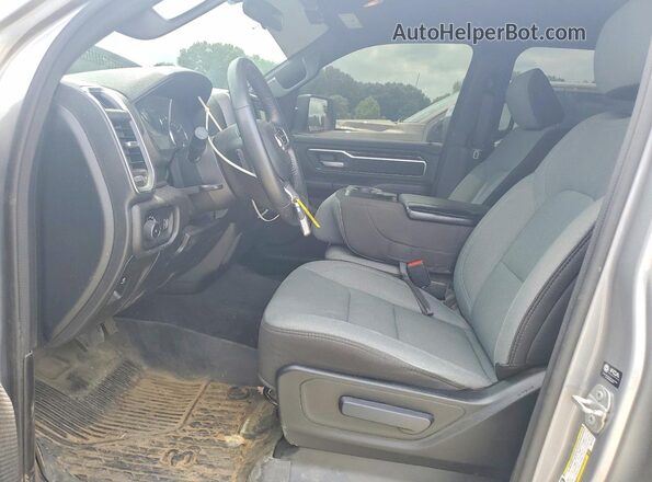 1C6RRFFG2RN111113 2024 RAM 1500 Gray Vista interior delantera