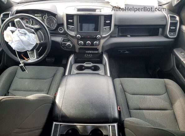 1C6RRFFG3LN275414 2020 RAM 1500 Gray Widok deski rozdzielczej