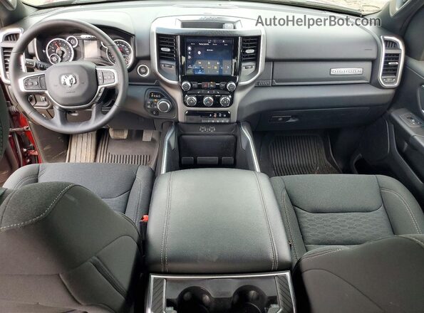 1C6RRFFG4SN732410 2025 RAM 1500 Burgundy Вид панелі приладів